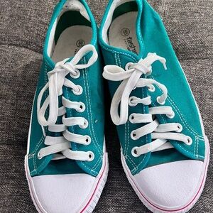 Stylish Dark Green Canvas Sneakers – Size 9 (US) / 43 (EU)